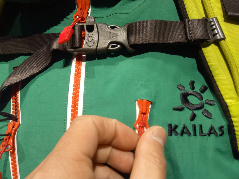 修始祖鳥沖鋒衣 一個拉鏈無意中暴露了多個品牌的做工