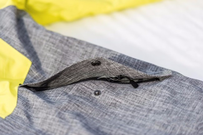 HALTI滑雪服沖鋒衣偏重自由式滑雪設(shè)計(jì)